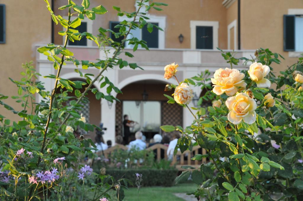 Casale Di Tormaggiore Villa And Country Suites Pomezia Luaran gambar